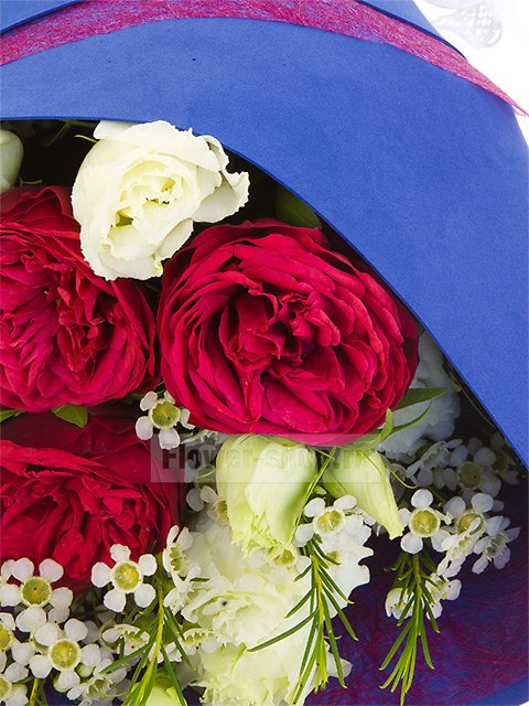 Букет из роз и лизиантусов «Вишни в цвету»