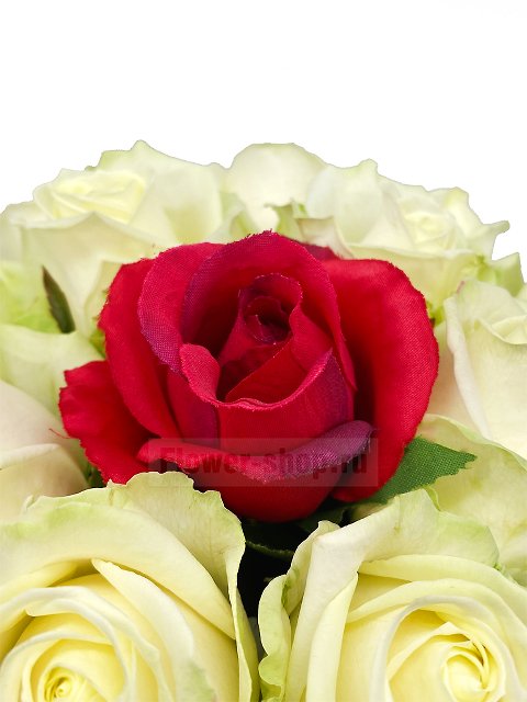 Букет из роз в шляпной коробке «Неутихающая страсть»