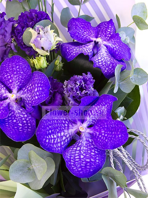 Букет из орхидей и лизиантусов «Минуты экзотики»