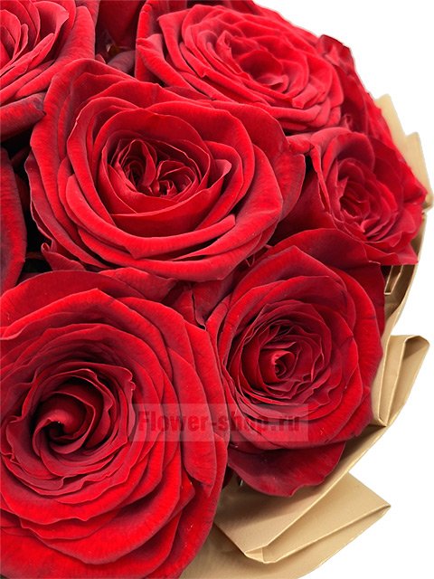 Букет из бордовых роз в шляпной коробке «Амулет на любовь»