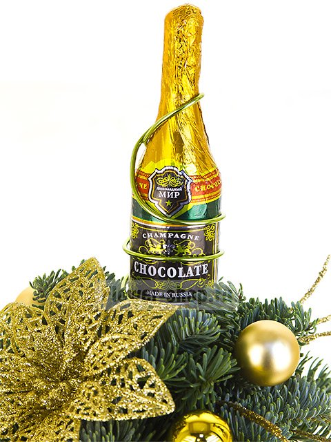 Новогодняя композиция с еловыми ветками «Бокал шампанского»