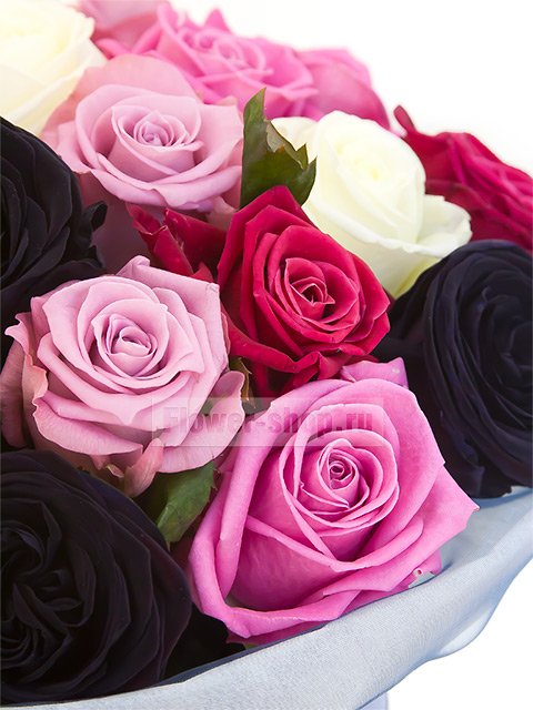Букет из роз в шляпной коробке «Великолепная пятерка»