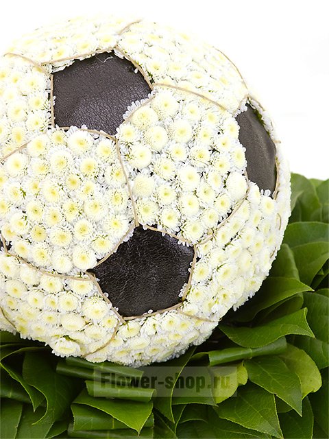 Цветочная композиция из хризантем «Футбольный мяч»