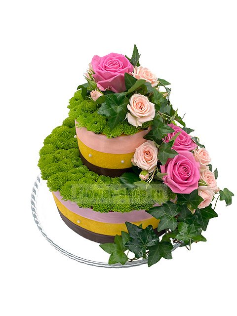 Композиция из роз и хризантем «Именинный торт»