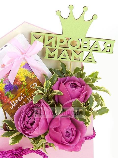 Композиция из роз с шоколадом «Мировая мама»