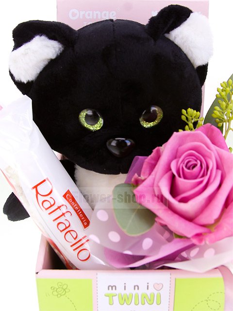Композиция с розой и мягкой игрушкой «Черная кошечка с подарками»