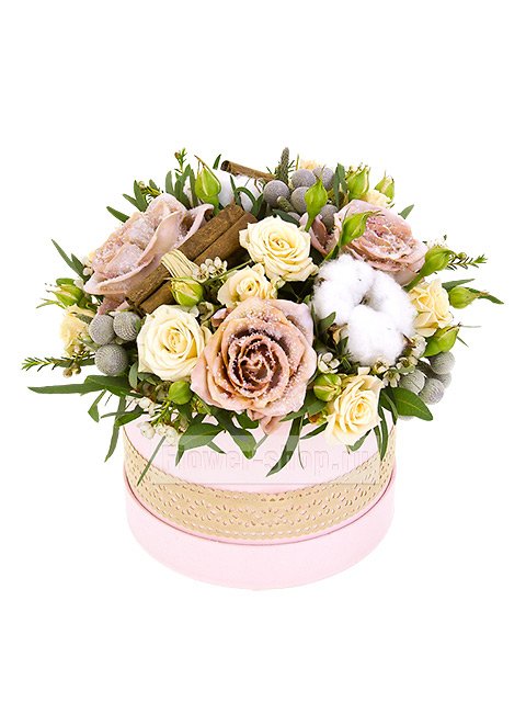 Композиция из кустовых роз в шляпной коробке «Шамуа»