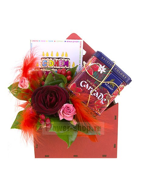 Композиция из роз со сладостями «Письмо с поздравлениями»