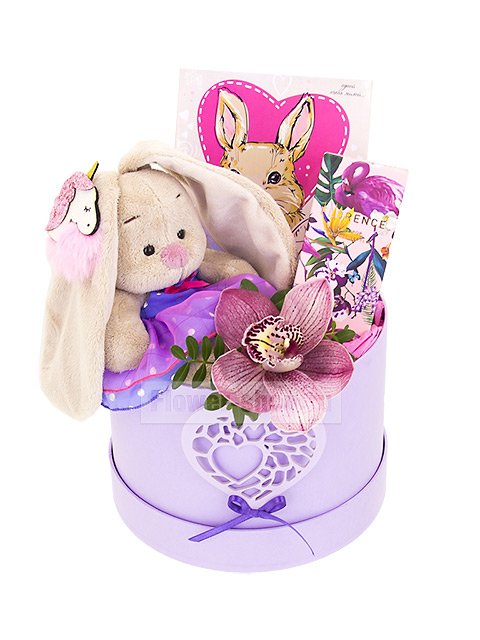 Композиция с орхидеей и сладостями в шляпной коробке «Мой нежный зайчик!»