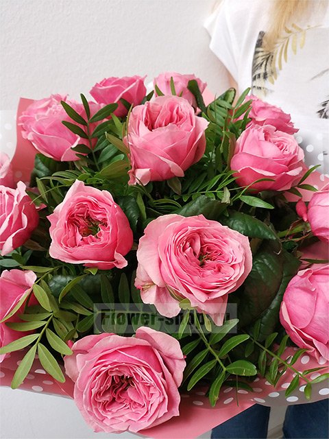 Букет из 15 розовых пионовидных роз