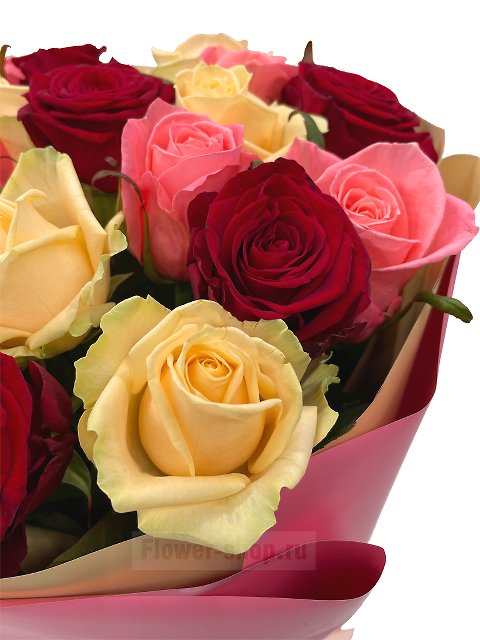 Букет из разноцветных роз «Триада»
