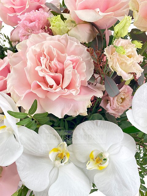 Композиция из роз и орхидей «Империя красоты»