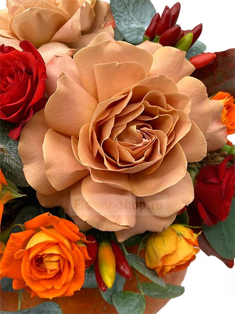 Композиция с тыквой и розами «Тыквенный шейк»
