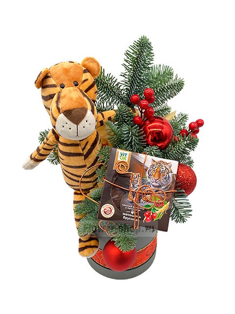 Новогодняя композиция из еловых веток в шляпной коробке «Год Тигра»