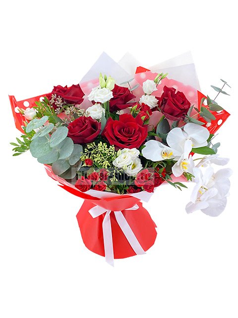 Букет из роз, орхидей и лизиантусов «Панакота»