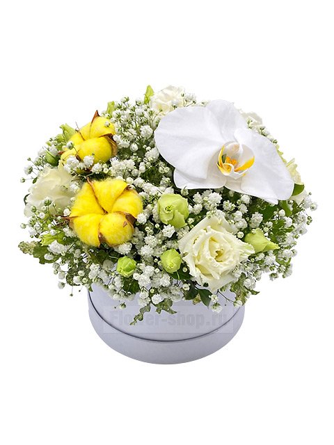 Композиция из орхидей и лизиантусов в шляпной коробке «Лимонный щербет»