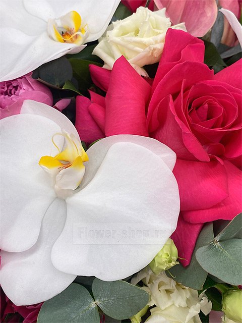 Букет из калл, орхидей и роз «Монпарнас»