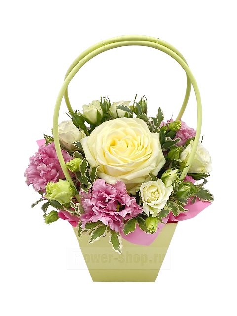 Композиция из роз «Нежная сумочка с цветами»