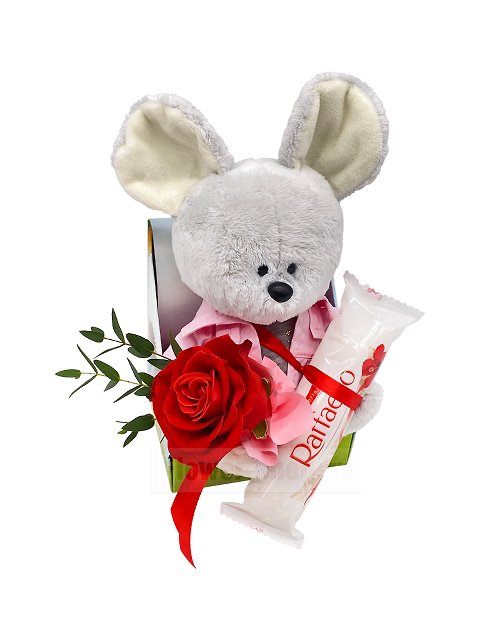 Композиция из розы с мягкой игрушкой «Мышуля с подарками»