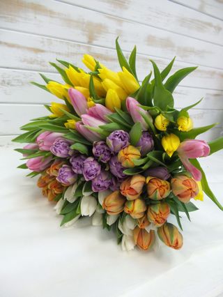 Весна в октябре: доступны букеты из тюльпанов и гиацинтов!